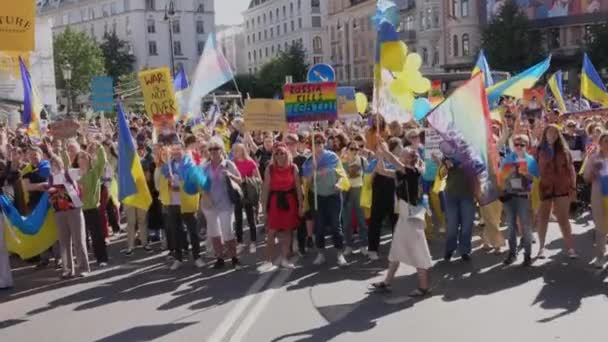 Grupo Personas Celebrando Orgullo Estocolmo Suecia Agosto 2022 Imágenes Alta — Vídeos de Stock