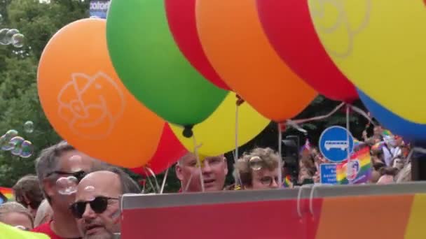 Μια Ομάδα Ανθρώπων Γιορτάζει Υπερηφάνεια Στη Στοκχόλμη Σουηδία Αύγουστος 2022 — Αρχείο Βίντεο