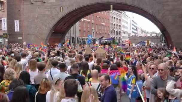 Grupo Personas Celebrando Orgullo Estocolmo Suecia Agosto 2022 Imágenes Alta — Vídeos de Stock