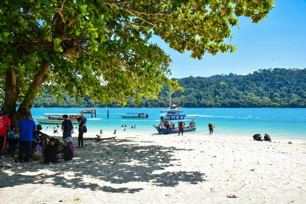 Langkawi Island Kedah Malezja Grudnia 2020 Położenie Plaży Wieloma Turystami — Zdjęcie stockowe