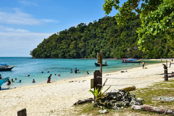 Isla Langkawi Kedah Malasia Diciembre 2020 Situación Playa Con Muchos —  Fotos de Stock