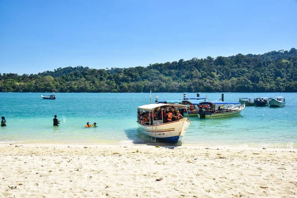 Langkawi Island Kedah Malezja Grudnia 2020 Widok Krajobrazu Łodzi Pasażerskich — Zdjęcie stockowe