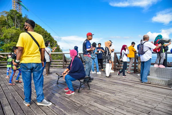 Langkawi, Kedah, Malezya: 27 Aralık 2020 - Turist geldi ve ilk istasyondaki güzel manzarayı gördü.