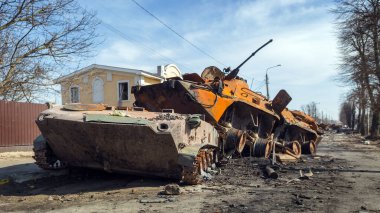 Rus tanklarını parçaladı. Yanmış tanklar. Ukrayna 'da Savaş.