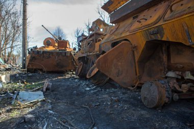 Rus tanklarını parçaladı. Yanmış tanklar. Ukrayna 'da Savaş.