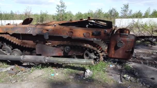 Dmytrovka Ukraine Mei 2022 Verpletterde Verbrande Russische Tanks Verbrande Tank — Stockvideo