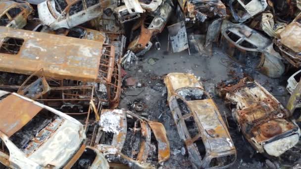 Irpin Ukraine 2022年5月4日 燃えた車だ 焼かれた車の墓 ウクライナでの戦争 — ストック動画