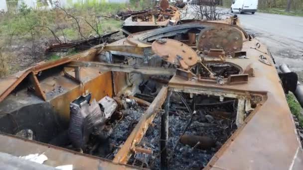 Dmytrovka Ukraine May 2022 Розбиті Спалені Російські Танки Спалений Танк — стокове відео