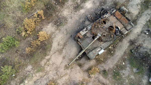 Dmytrovka Ukraine May 2022 러시아 탱크를 파괴하고 불태웠습니다 불타는 우크라이나 — 스톡 사진