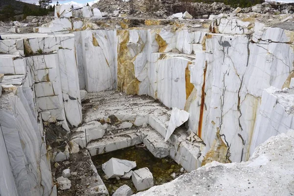 伊尔库茨克地区的大理石采石场 — 图库照片