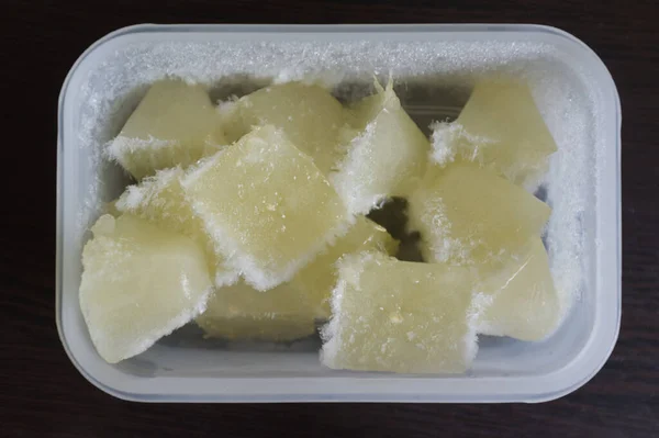 Succo Limone Cubetti Ghiaccio Con Limoni Conservazione Del Succo Limone — Foto Stock