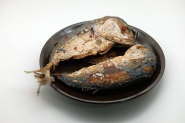 Kızarmış kısa gövdeli uskumru balığı ya da Tayland dilinde Plato, Tayland yemeklerinde popüler menü
