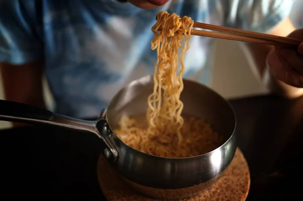 Eating Instant Noodles Aluminum Pot — Foto Stock