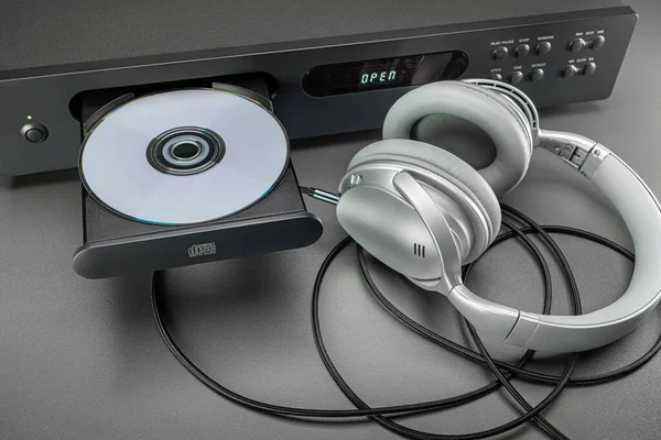 Odtwarzacz Kabel Słuchawki Słuchania Muzyki Otwarta Taca Zbliżenie — Zdjęcie stockowe
