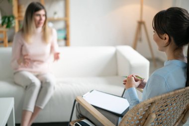 Profesyonel psikologla psikoterapi seansı.