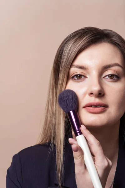 Vrouwelijke Schoonheid Zakelijke Portret Heldere Huid Zorg Cosmetica Concept Bruine — Stockfoto