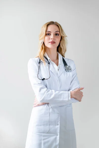 Ritratto Giovane Professionista Sanitario Femminile Felice Successo Con Stetoscopio Buon — Foto Stock