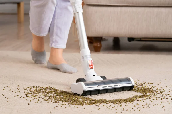 Young Woman Uses Cordless Vacuum Cleaner Clean Home Carpet Close — Stock Photo, Image