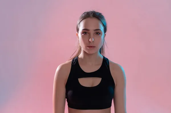 Young Athletic Woman Sports Black Clothing Looks Camera Calm Expression — Stock Photo, Image