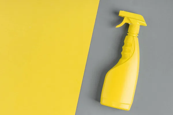 Žlutý Čistící Sprej Chemikálie Pro Domácnost — Stock fotografie