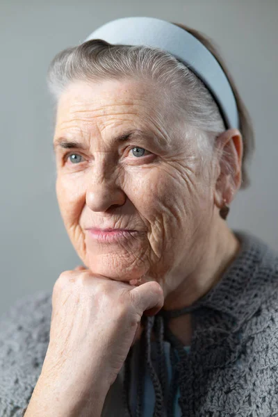 Elderly Woman Gray Hair Smiles Looks Away Portrait Elderly Woman — Stock Photo, Image