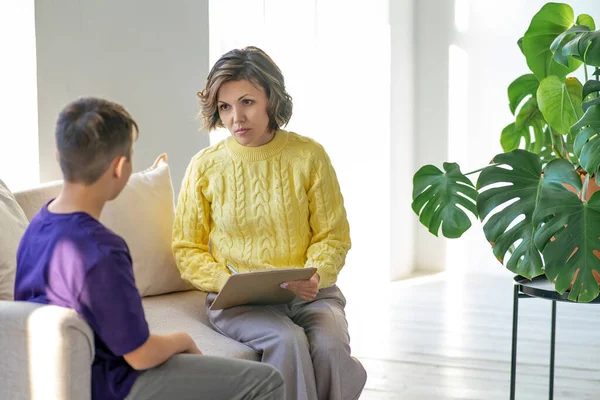 Woman Psychologist Chunky Knit Sweater Listens Attentively Teenage Boy Minimalistic — Stock Photo, Image