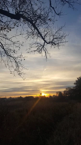写真処理なしの早春の夕日 — ストック写真