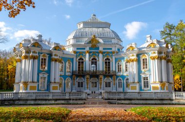 Sonbaharda Tsarskoe Selo (Puşkin), Saint Petersburg, Rusya 'daki Catherine Parkı' nda inzivaya çekildi.