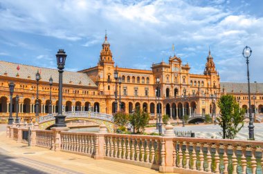 İspanya Meydanı, Sevilla, İspanya Mimarisi