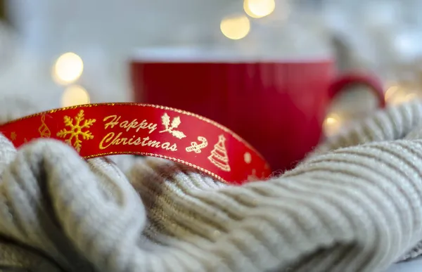 Una Cinta Roja Año Nuevo Con Inscripción Feliz Navidad Acostado — Foto de Stock