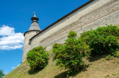 Pskov Kremlin 'in Kutny Koster Kulesi, Pskov, Rusya