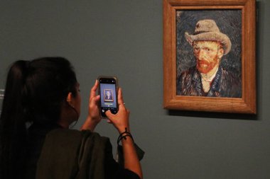Amsterdam, Hollanda - 17 Ekim 2021: Van Gogh Amsterdam Homonym Müzesi 'nde kendi portresi