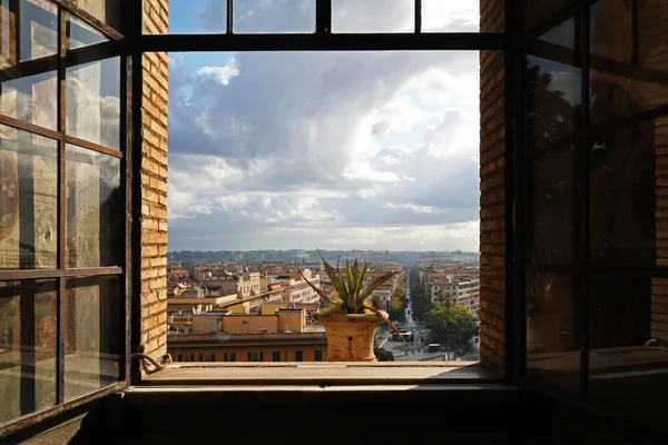 Antigua Ventana Con Maravilloso Paisaje Urbano Roma — Foto de Stock