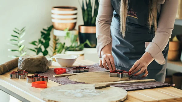 Close Photo Woman Hands Making Christmas Ornaments Clay Her Studio — Stock Photo, Image