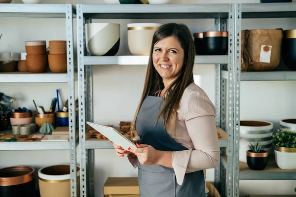 Portrait Smiling Business Woman Apron Using Digital Tablet Her Workshop — Stock Photo, Image