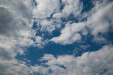 soyut arkaplan: beyaz bulutlu mavi gökyüzü