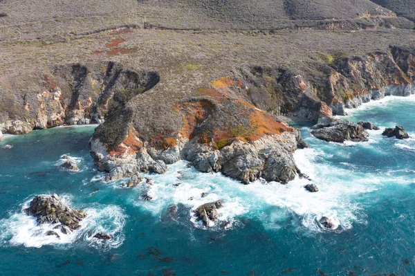 Ocean Spokojny Wypływa Piękne Wybrzeże Kalifornii Niedaleko Monterey Pacific Coast — Zdjęcie stockowe