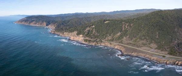 Спокойный Тихий Океан Проникает Суровое Побережье Северной Калифорнии Недалеко Северу — стоковое фото