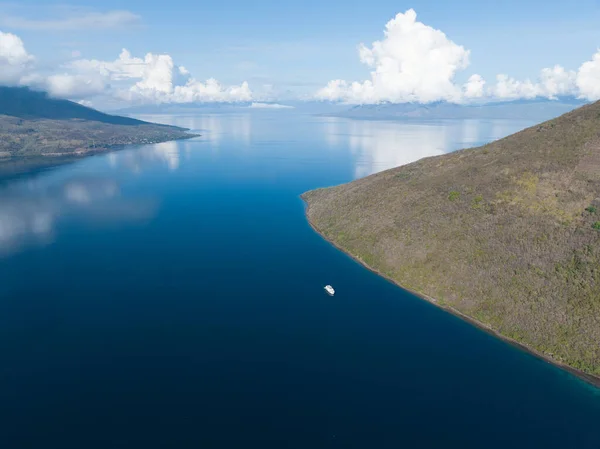 Klidná Moře Obklopují Ostrovy Nacházející Severně Flores Indonésie Tato Oblast — Stock fotografie