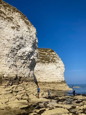 Sular çekildiğinde beyaz kayalıklar. 