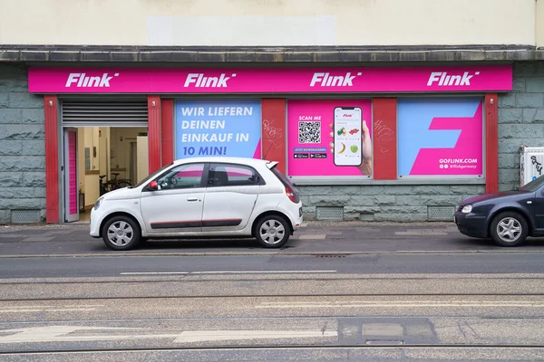 Dortmund, Almanya - 14. Ocak 2022: Flink 'in yiyecek dağıtım servisi. Online süpermarket Flink 'in hisseleri.                               