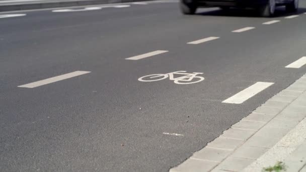 Bike Lane Road Blurred Car Background Cyclists Danger Cars Drive — Stock Video