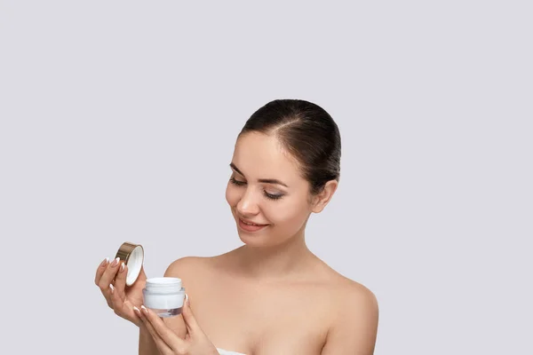 Skin Care Beauty Concept Young Woman Holding Cosmetic Moisturizing Cream — Stock Photo, Image