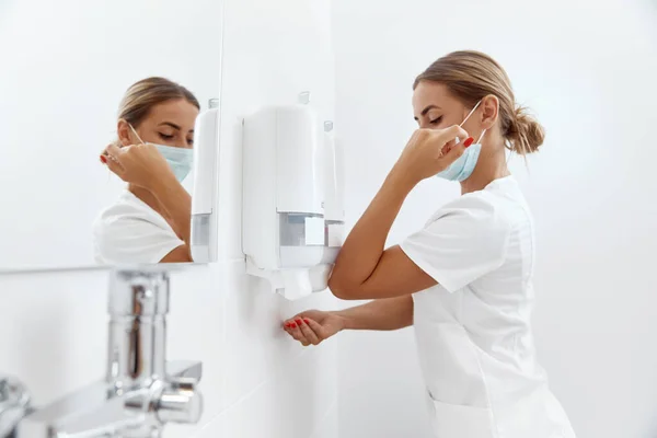 Chirurg Wäscht Sich Vor Der Operation Krankenhaus Die Hände Gesundheits — Stockfoto