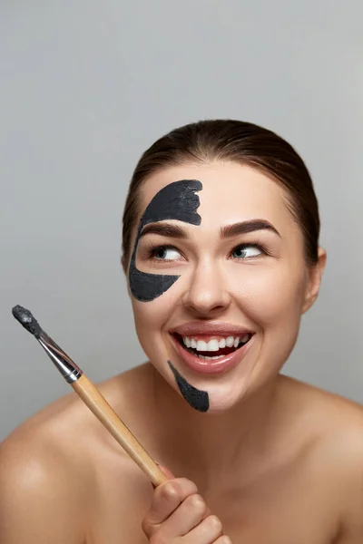 Beautiful Woman Applying Cosmetic Spa Black Mask Face Grey Background — Photo