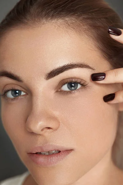 Skönhet Makeup Kvinna Ansikte Med Vackra Ögon Och Ögonbryn Make — Stockfoto