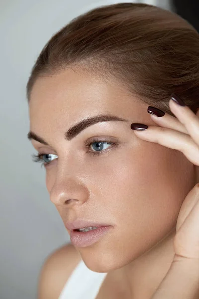 Beauty Makeup Beautiful Woman Face Eyes Eyebrows Make Long Black — Stock Photo, Image