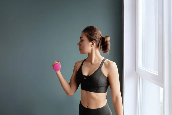 Young Woman Doing Dumbbell Workout Working Arms Strength Looking Copy — Stockfoto