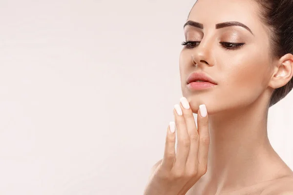 Portrait Female Hands Manicure Nails Girl Cosmetics Facial Treatment Beautiful — Stock Photo, Image