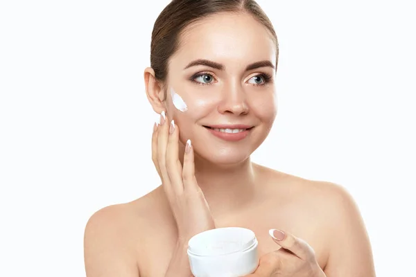 Hermosa Mujer Con Maquillaje Natural Sonriendo Retrato Belleza Cara Femenina — Foto de Stock